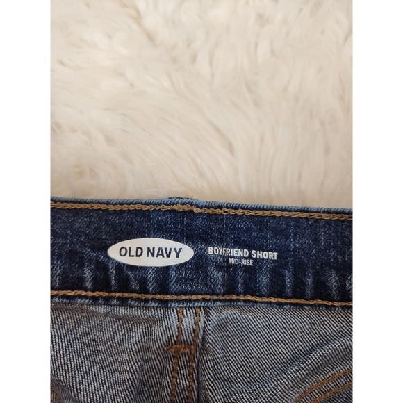 Old Navy Womens‎ Boyfriend Shorts Mid Rise Whisker Cuffed Hem Medium Wash Size 2 - Picture 3 of 7